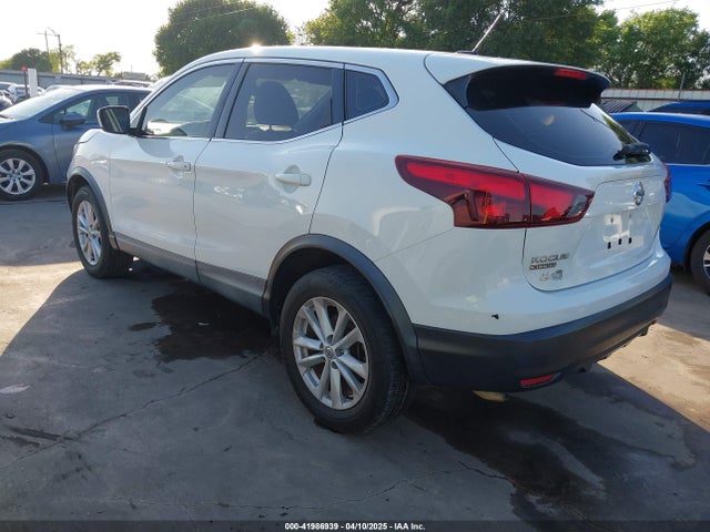 JN1BJ1CP5HW010457 Nissan Rogue Sport S