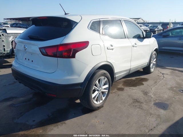 JN1BJ1CP5HW010457 Nissan Rogue Sport S