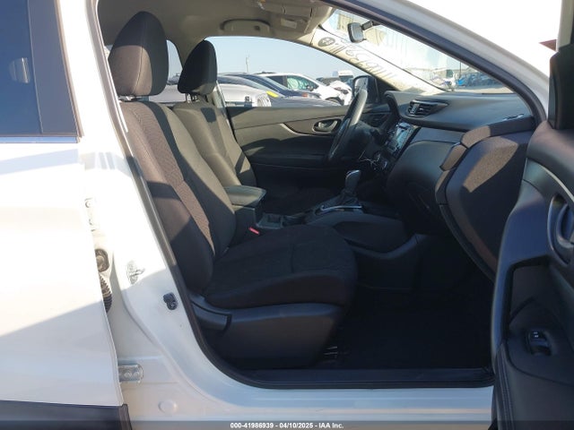JN1BJ1CP5HW010457 Nissan Rogue Sport S