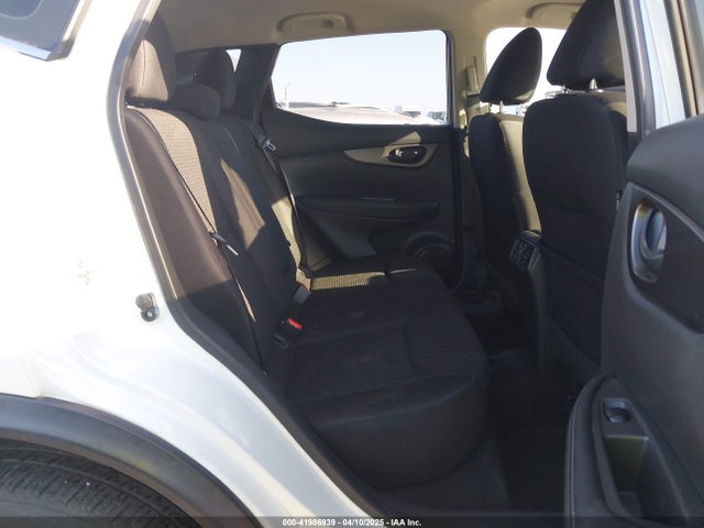 JN1BJ1CP5HW010457 Nissan Rogue Sport S