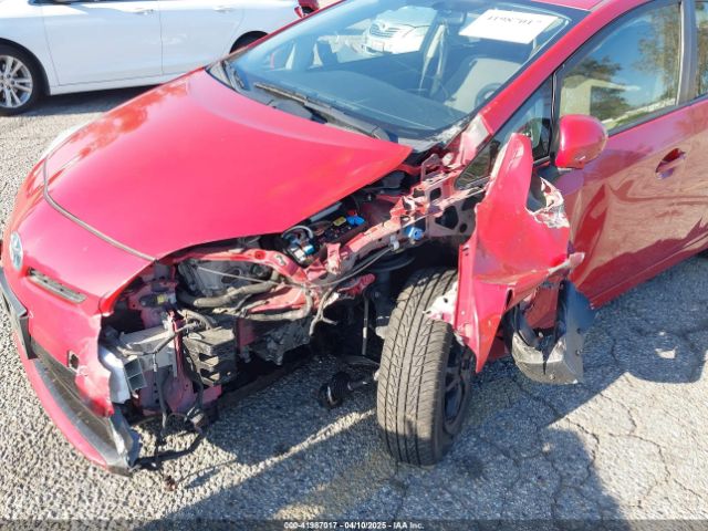 JTDKN3DU4F1984801 Toyota Prius Two