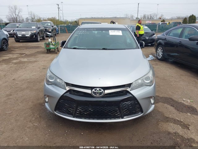 4T1BF1FK0HU329240 Toyota CAMRY SE