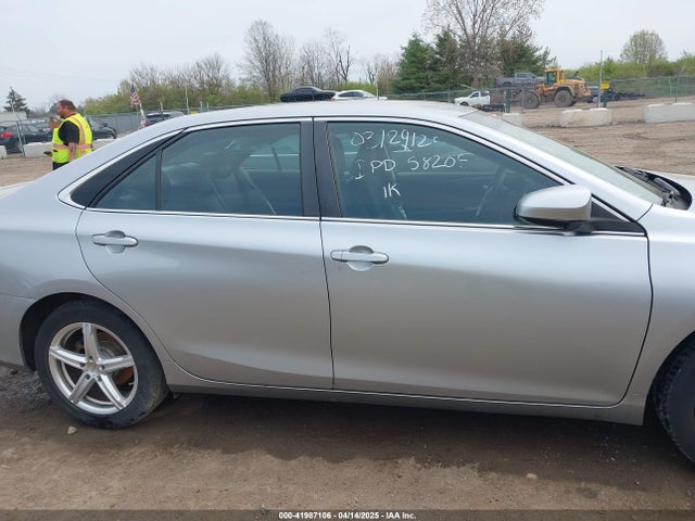 4T1BF1FK0HU329240 Toyota CAMRY SE