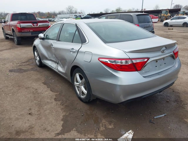 4T1BF1FK0HU329240 Toyota CAMRY SE