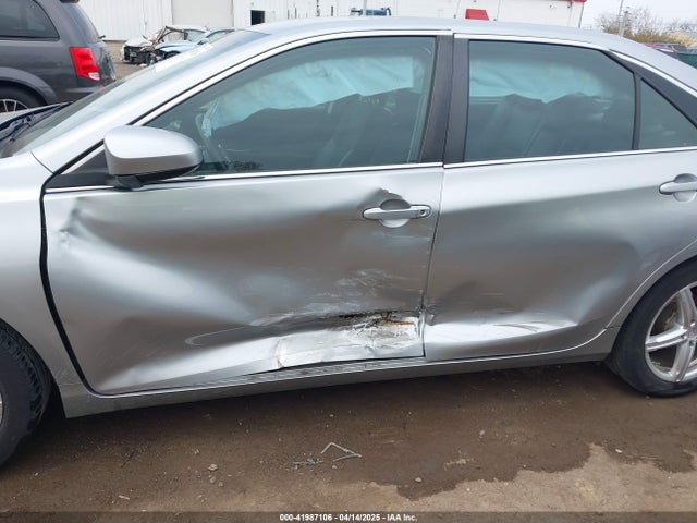 4T1BF1FK0HU329240 Toyota CAMRY SE