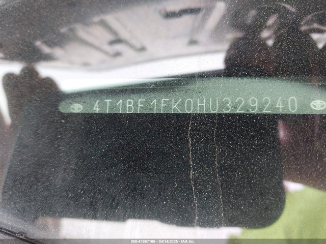 4T1BF1FK0HU329240 Toyota CAMRY SE