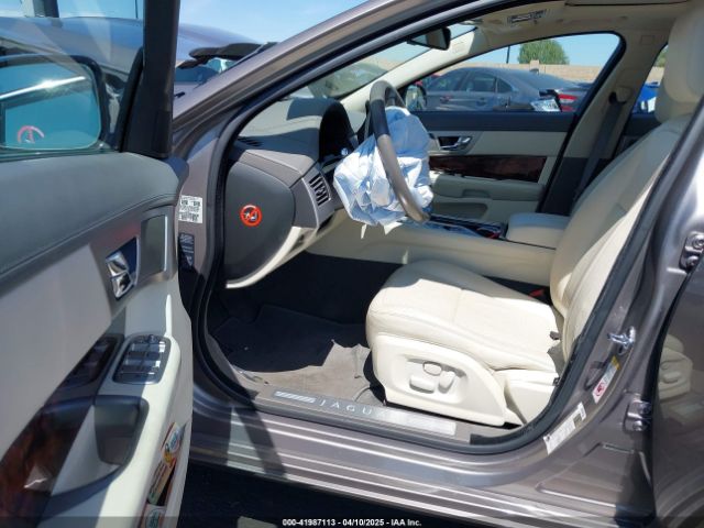 2010 JAGUAR XF SAJWA0GB6ALR77790 Photo 4