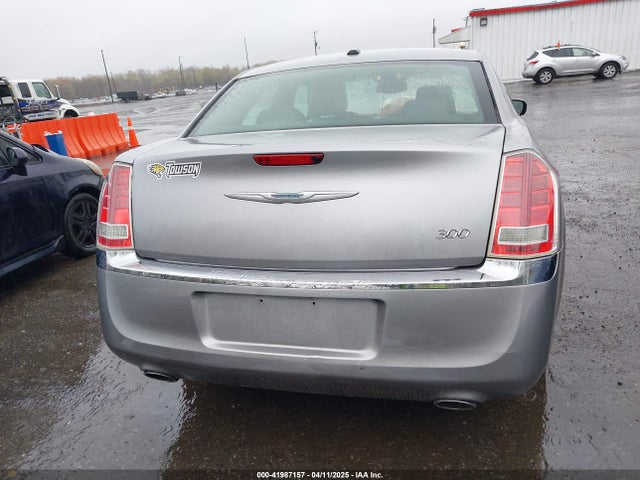 Chrysler 300 2014 2C3CCAAG6EH375730 Image 17
