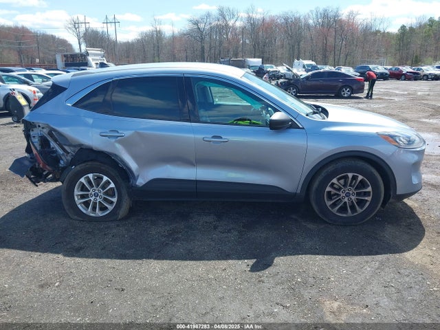 1FMCU9G6XNUB66750 Ford ESCAPE SE