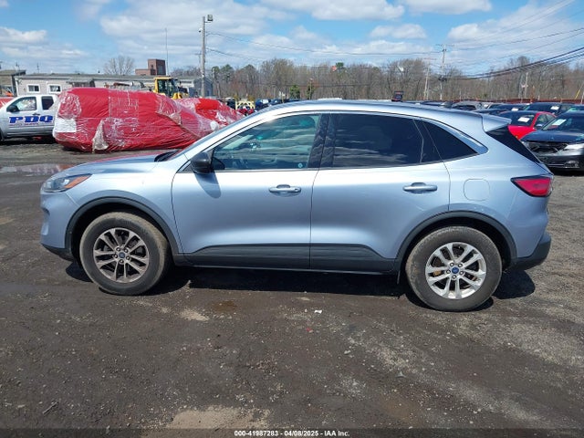 1FMCU9G6XNUB66750 Ford ESCAPE SE