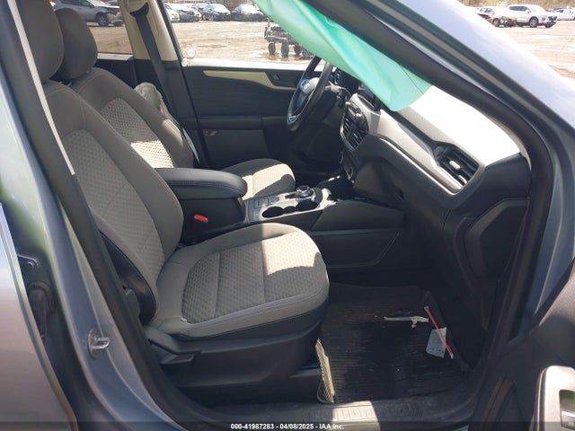 1FMCU9G6XNUB66750 Ford ESCAPE SE