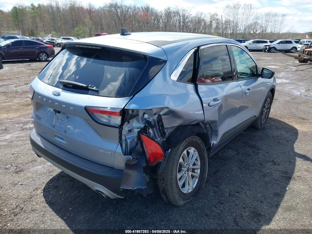 1FMCU9G6XNUB66750 Ford ESCAPE SE