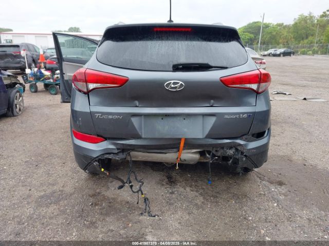 KM8J33A28HU399978 Hyundai Tucson Sport