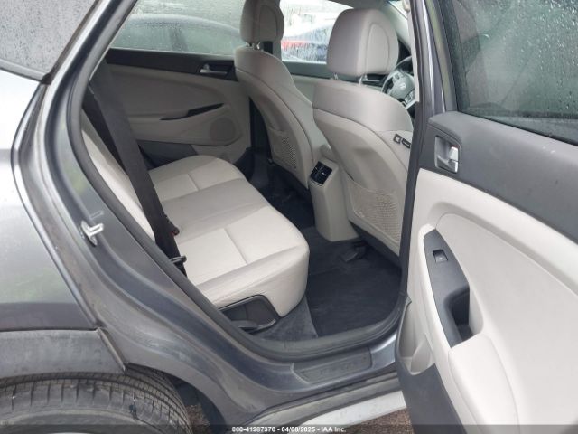 KM8J33A28HU399978 Hyundai Tucson Sport