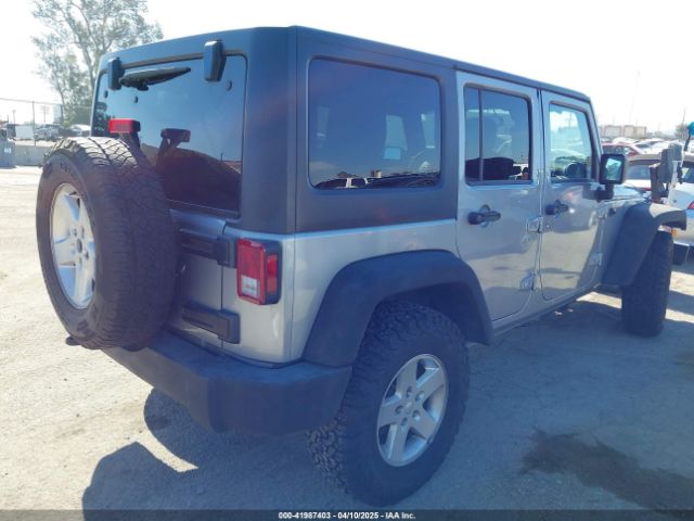 1C4BJWDG5GL309813 Jeep Wrangler Unlimited Sport