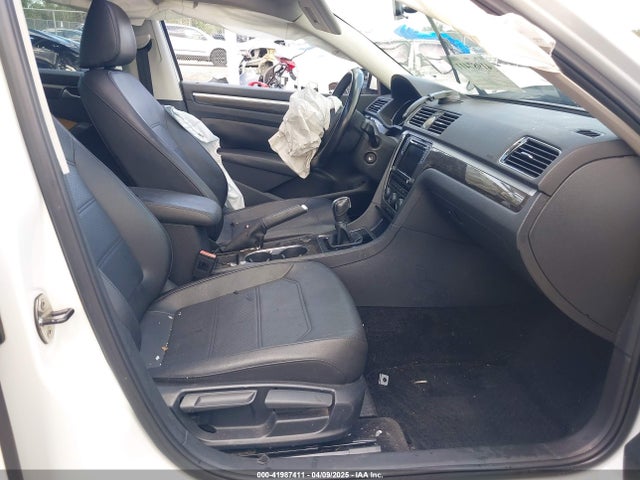 1VWBS7A35GC036910 Volkswagen Passat 1.8t Se