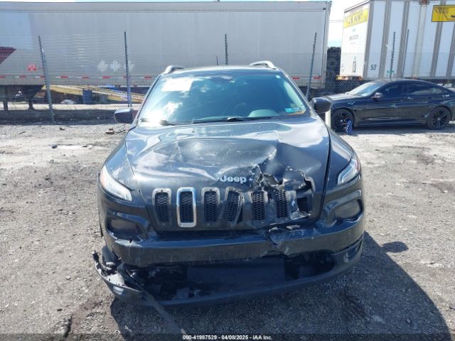 1C4PJMCS8EW257959 Jeep Cherokee Latitude