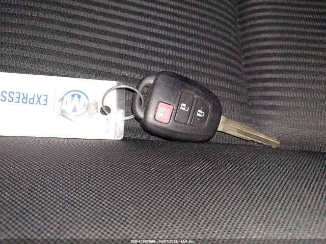 2T3BFREV6HW598229 Toyota RAV4 LE