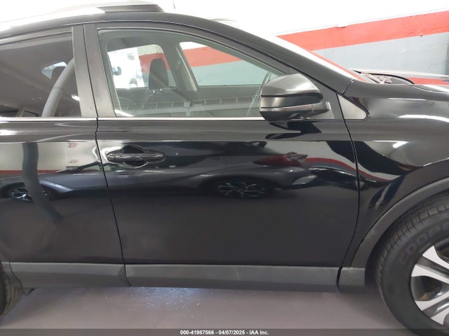 2T3BFREV6HW598229 Toyota RAV4 LE