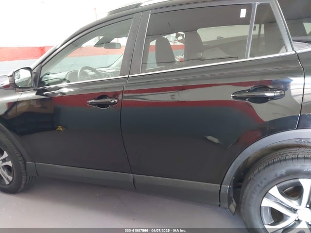 2T3BFREV6HW598229 Toyota RAV4 LE