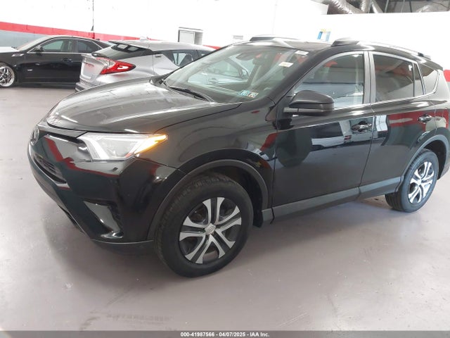 2T3BFREV6HW598229 Toyota RAV4 LE