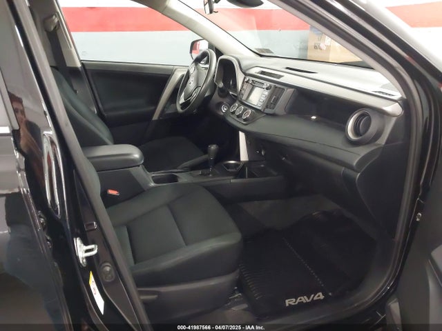 2T3BFREV6HW598229 Toyota RAV4 LE
