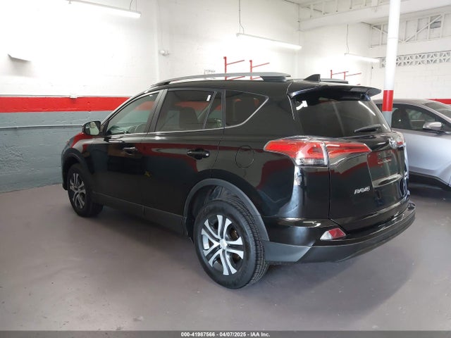 2T3BFREV6HW598229 Toyota RAV4 LE