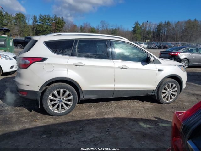 1FMCU9JD8HUC58242 Ford Escape Titanium