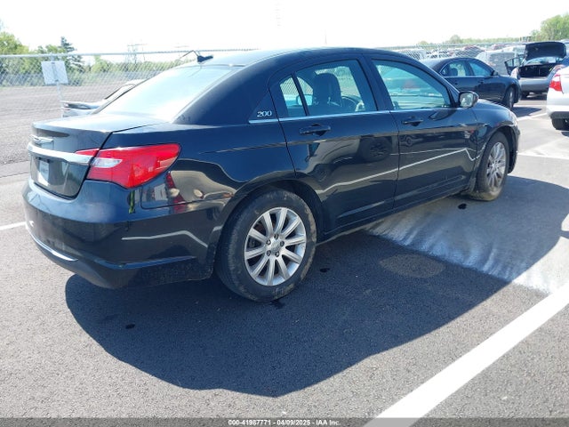 Chrysler 200 Touring 2014 1C3CCBBB6EN140731 Image 4
