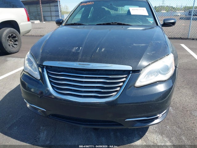 Chrysler 200 Touring 2014 1C3CCBBB6EN140731 Image 6
