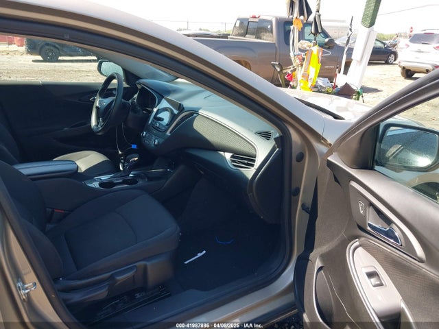 1G1ZD5ST3NF172519 Chevrolet Malibu Fwd Lt