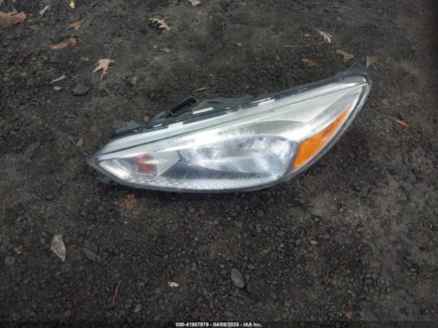 1FADP3K22HL207616 Ford FOCUS SE