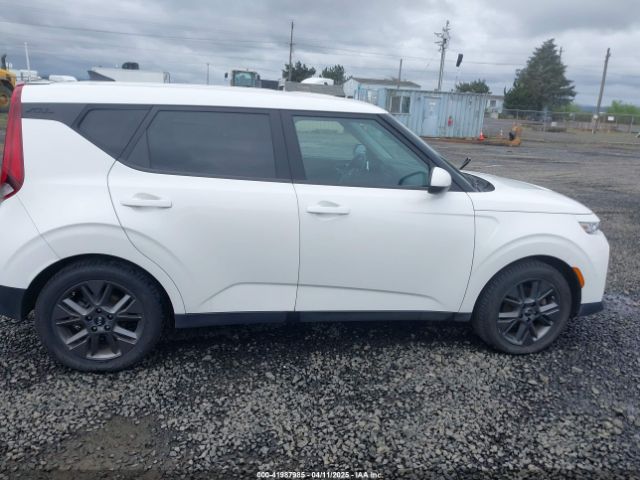 KNDJ23AU8M7796995 KIA SOUL S