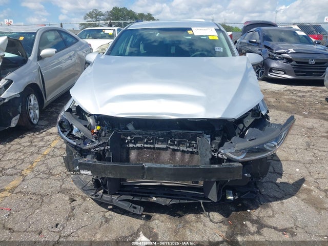 5NPD84LF7HH045307 Hyundai ELANTRA SE