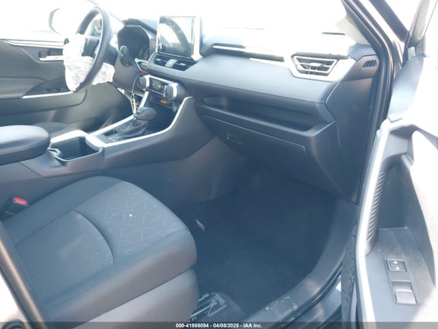 2T3P1RFV6RC476315 Toyota Rav4 Xle