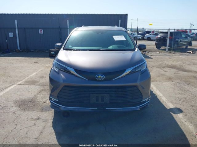 5TDYSKFC4MS035573 Toyota SIENNA XLE