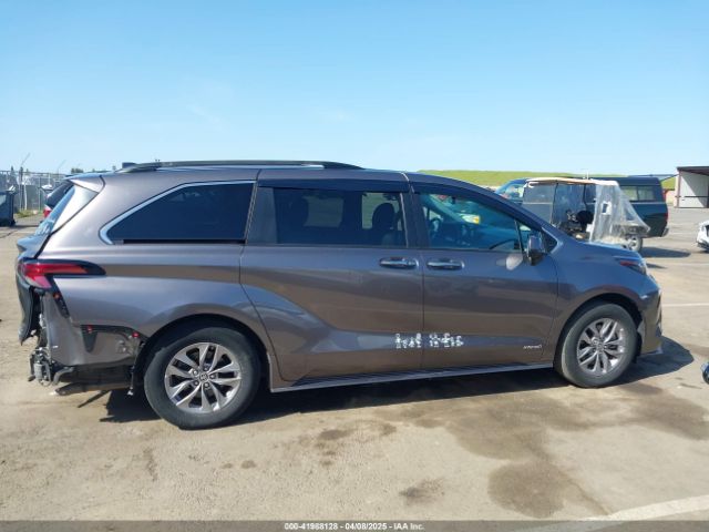 5TDYSKFC4MS035573 Toyota SIENNA XLE