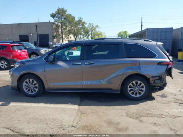 5TDYSKFC4MS035573 Toyota SIENNA XLE