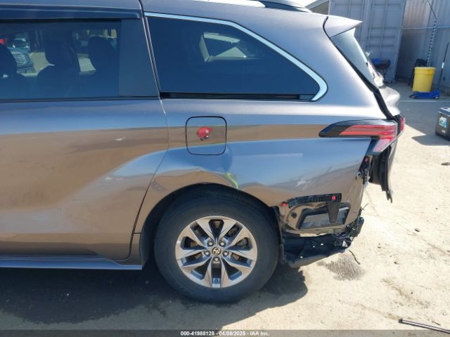 5TDYSKFC4MS035573 Toyota SIENNA XLE