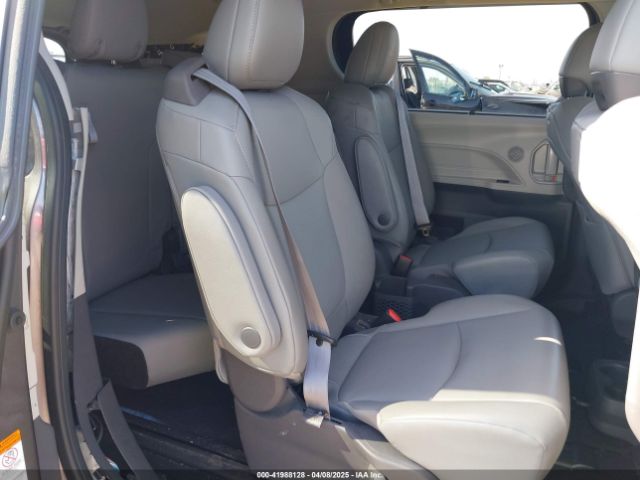5TDYSKFC4MS035573 Toyota SIENNA XLE