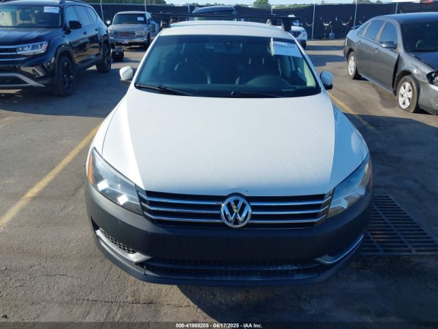 1VWBT7A33FC002072 Volkswagen Passat 1.8t Se