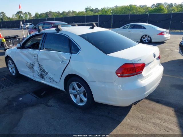 1VWBT7A33FC002072 Volkswagen Passat 1.8t Se