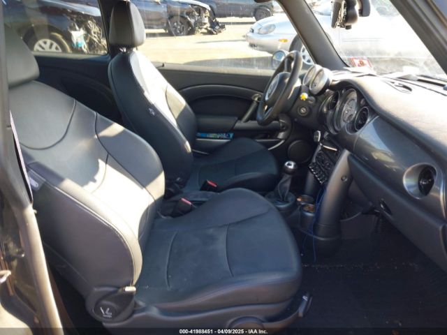 2006 MINI COOPER S WMWRE33526TL24203 Photo 4
