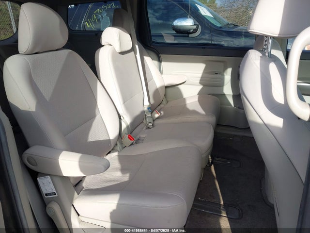 KNDMB5C13G6178666 KIA SEDONA LX