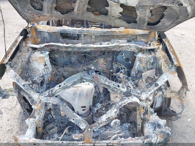 JTMZFREV4HJ147829 Toyota RAV4 LE