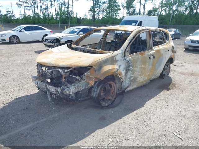 JTMZFREV4HJ147829 Toyota RAV4 LE