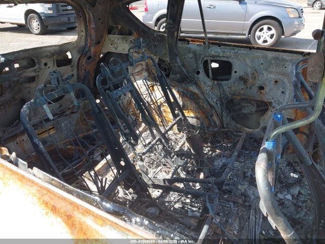 JTMZFREV4HJ147829 Toyota RAV4 LE