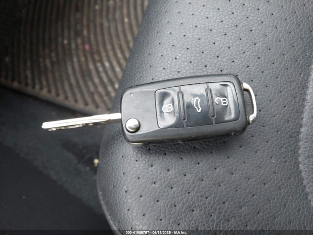 1VWAT7A34FC047968 Volkswagen Passat 1.8t Wolfsburg Edition