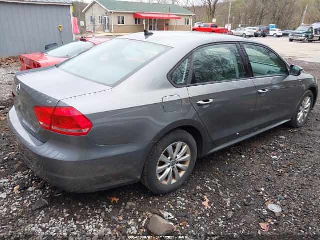 1VWAT7A34FC047968 Volkswagen Passat 1.8t Wolfsburg Edition