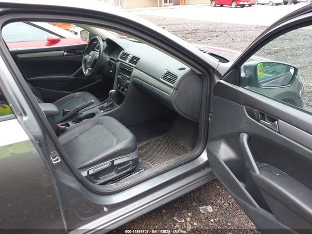 1VWAT7A34FC047968 Volkswagen Passat 1.8t Wolfsburg Edition